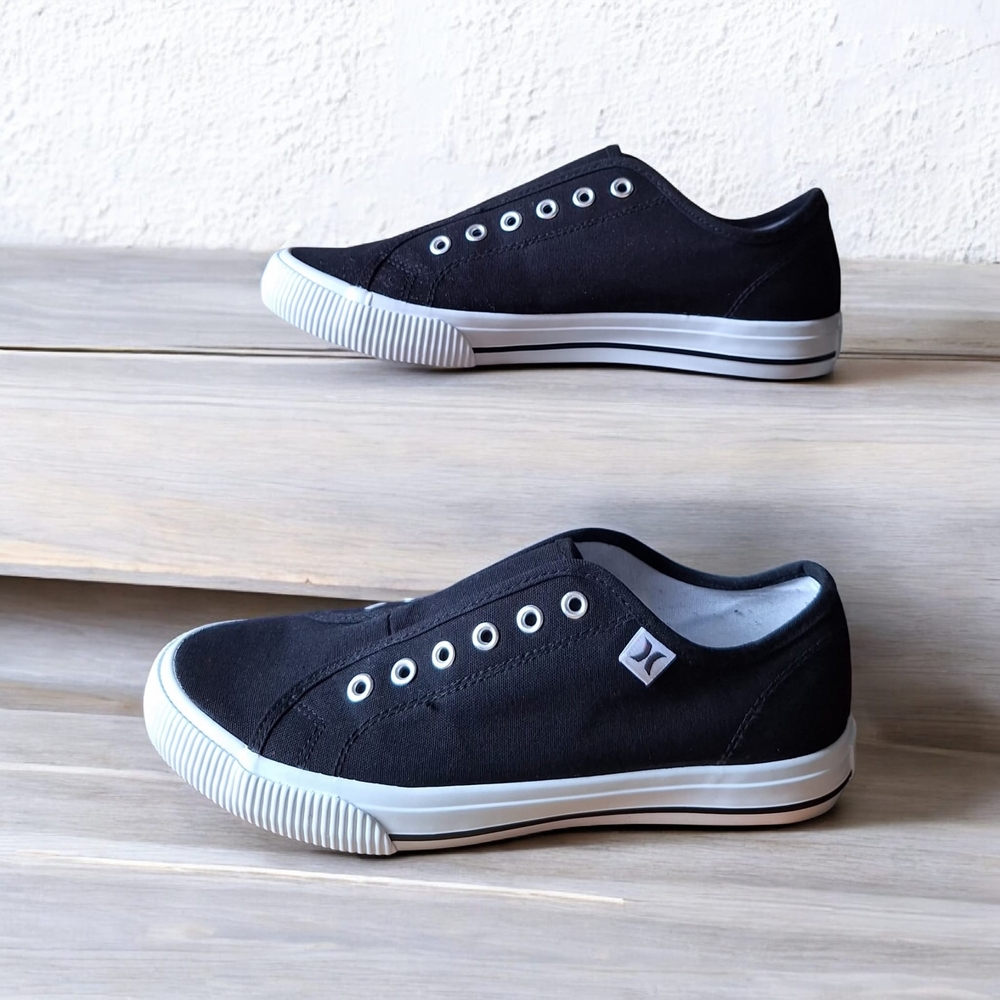 Hurley Sz. 7.5M  Chloe Slip On Canvas Sneaker. Black